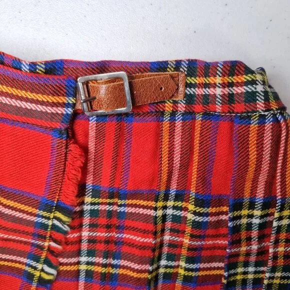 Smiths Bermuda Kilt Youth Size 4 Red Royal Stewart Tartan Traditional England - Picture 5 of 16